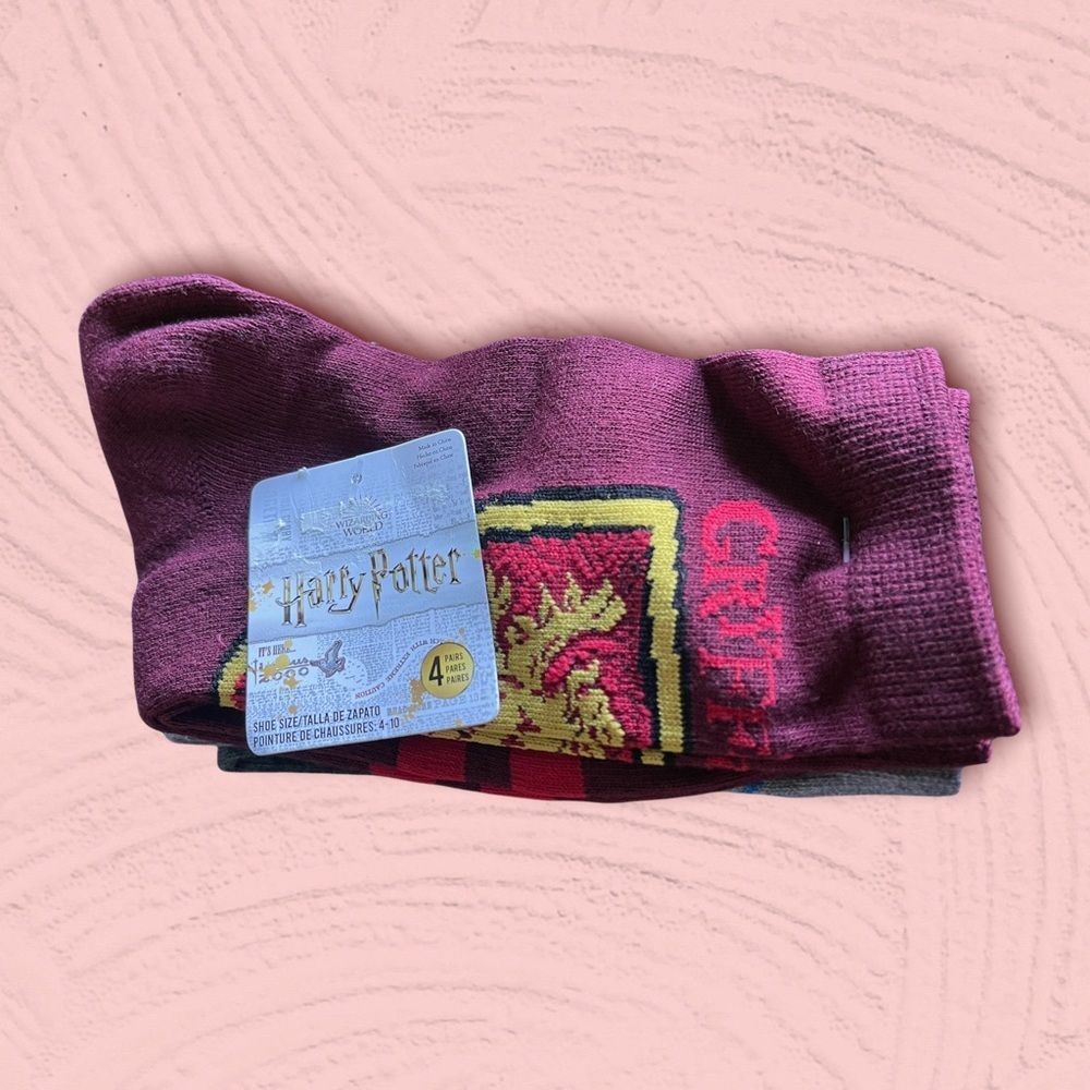 4 pairs of HARRY POTTER socks size 4-10